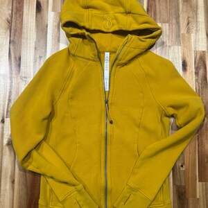 lululemon scuba mustard yellow/gold size 6
